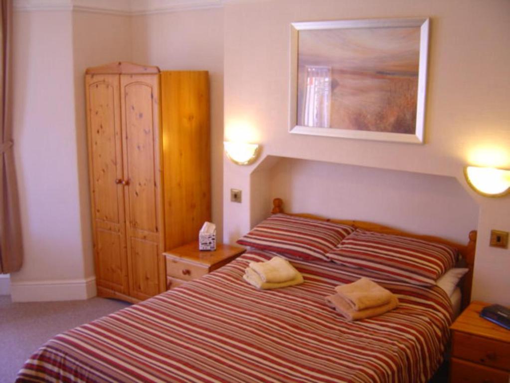 Bed & Breakfast Pencrebar 3*